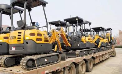 恒特挖掘機再次交付15臺微型挖掘機，助力客戶高效作業